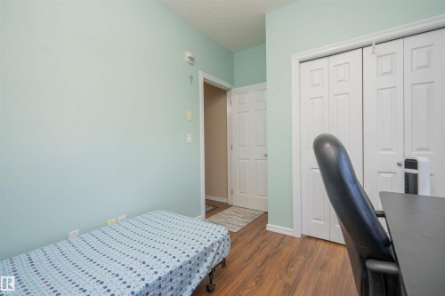 #117 226 Macewan Road Sw, Edmonton, AB - Indoor Photo Showing Bedroom