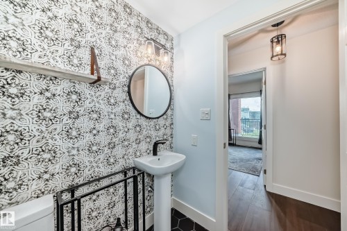 707 10108 125 Street, Edmonton, AB - Indoor Photo Showing Bathroom