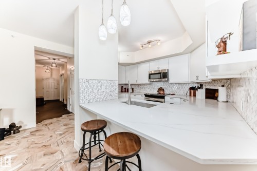 707 10108 125 Street, Edmonton, AB - Indoor Photo Showing Kitchen With Upgraded Kitchen