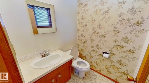899 Alder Avenue, Sherwood Park, AB - Indoor Photo Showing Bathroom