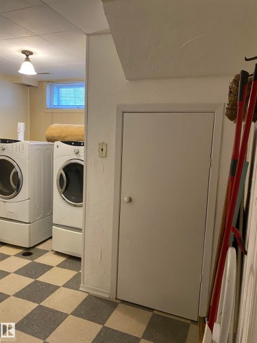 899 Alder Avenue, Sherwood Park, AB - Indoor Photo Showing Laundry Room