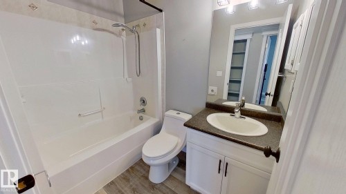 29 Rue Bouchard, Beaumont, AB - Indoor Photo Showing Bathroom
