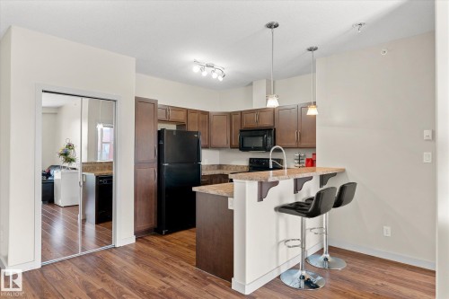 405 304 Ambleside Link, Edmonton, AB - Indoor Photo Showing Kitchen