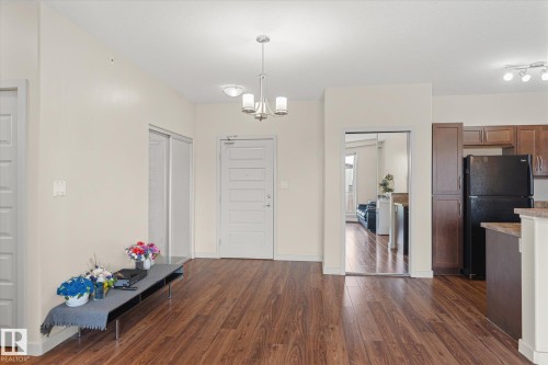 405 304 Ambleside Link, Edmonton, AB - Indoor Photo Showing Kitchen