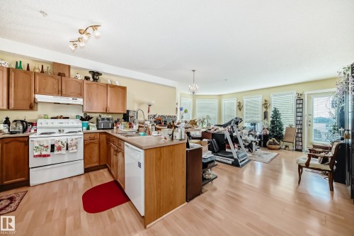 410 9120 156 Street, Edmonton, AB - Indoor Photo Showing Kitchen