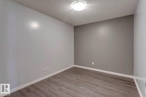 300 10311 111 Street, Edmonton, AB - Indoor Photo Showing Bathroom