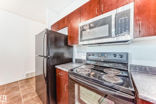 102 3010 33 Avenue Nw, Edmonton, AB - Indoor Photo Showing Kitchen