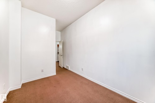 102 3010 33 Avenue Nw, Edmonton, AB - Indoor Photo Showing Other Room