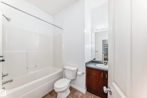 102 3010 33 Avenue Nw, Edmonton, AB - Indoor Photo Showing Bathroom