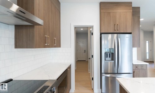 3230 Dixon Way, Edmonton, AB - Indoor Photo Showing Kitchen