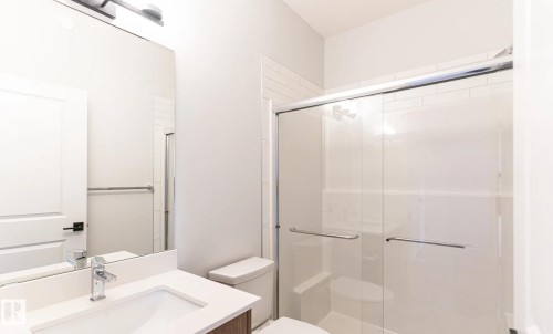 3230 Dixon Way, Edmonton, AB - Indoor Photo Showing Bathroom