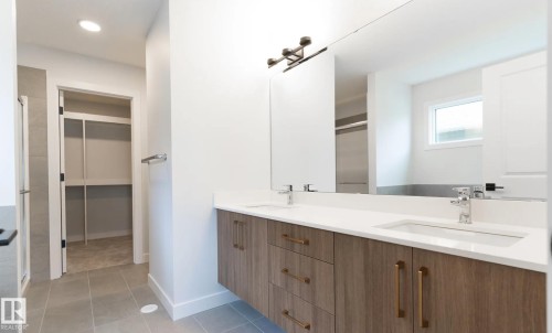 3230 Dixon Way, Edmonton, AB - Indoor Photo Showing Bathroom