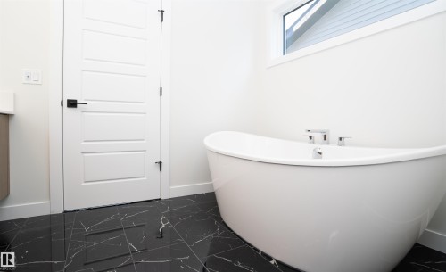 3036 Dixon Landing, Edmonton, AB - Indoor