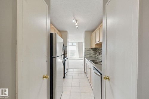 1201 9835 113 Street, Edmonton, AB - Indoor Photo Showing Kitchen With Upgraded Kitchen