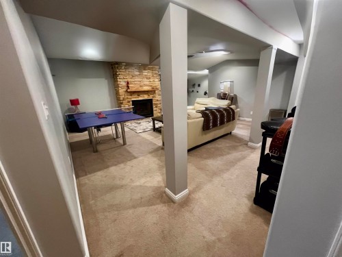 446 Sparling Court, Edmonton, AB - Indoor Photo Showing Living Room