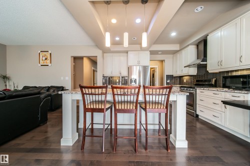 3203 Winspear Crescent, Edmonton, AB - Indoor Photo Showing Kitchen With Upgraded Kitchen