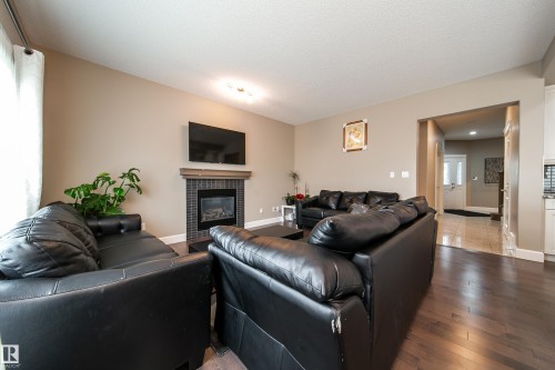 3203 Winspear Crescent, Edmonton, AB - Indoor Photo Showing Living Room With Fireplace