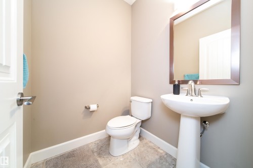 3203 Winspear Crescent, Edmonton, AB - Indoor Photo Showing Bathroom