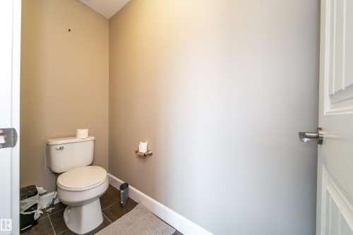 3203 Winspear Crescent, Edmonton, AB - Indoor Photo Showing Bathroom