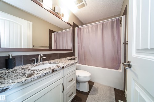 3203 Winspear Crescent, Edmonton, AB - Indoor Photo Showing Bathroom