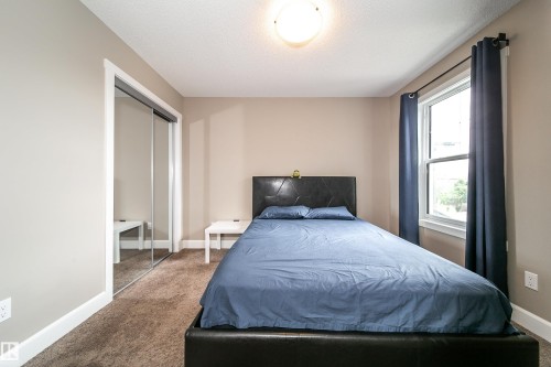 3203 Winspear Crescent, Edmonton, AB - Indoor Photo Showing Bedroom