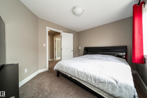 3203 Winspear Crescent, Edmonton, AB - Indoor Photo Showing Bedroom
