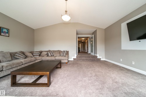3203 Winspear Crescent, Edmonton, AB - Indoor Photo Showing Living Room