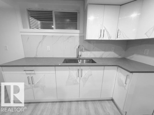 3203 Winspear Crescent, Edmonton, AB - Indoor Photo Showing Kitchen With Double Sink