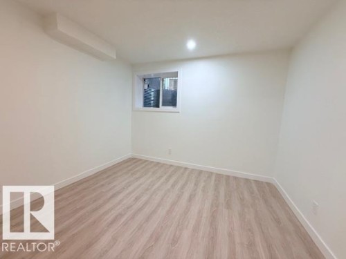 3203 Winspear Crescent, Edmonton, AB - Indoor Photo Showing Other Room