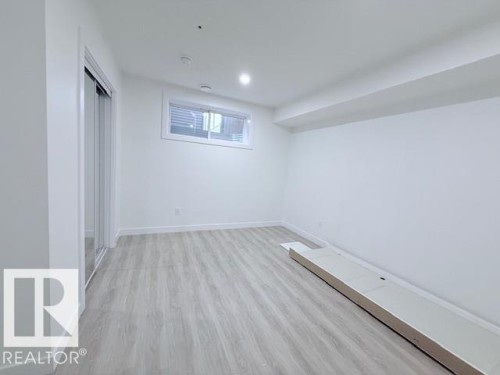 3203 Winspear Crescent, Edmonton, AB - Indoor Photo Showing Other Room