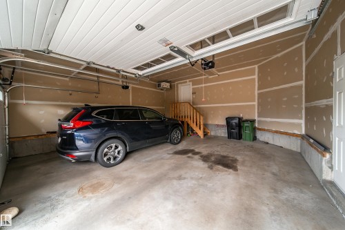 3203 Winspear Crescent, Edmonton, AB - Indoor Photo Showing Garage