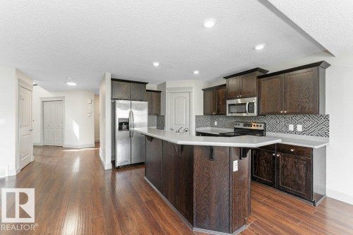 6116 10 Avenue, Edmonton, AB - Indoor Photo Showing Kitchen With Upgraded Kitchen