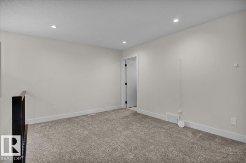 9327 181 Avenue, Edmonton, AB - Indoor Photo Showing Other Room