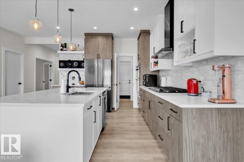 9327 181 Avenue, Edmonton, AB - Indoor Photo Showing Kitchen With Upgraded Kitchen