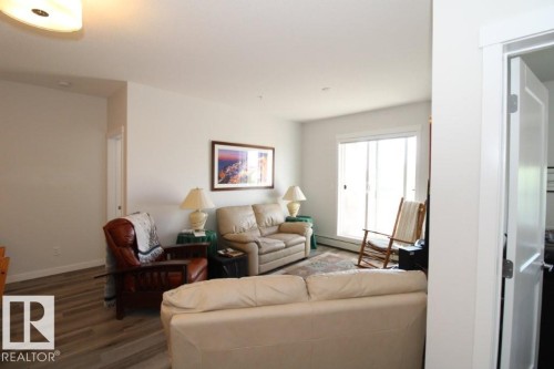 328 812 Welsh Drive Sw, Edmonton, AB - Indoor Photo Showing Living Room
