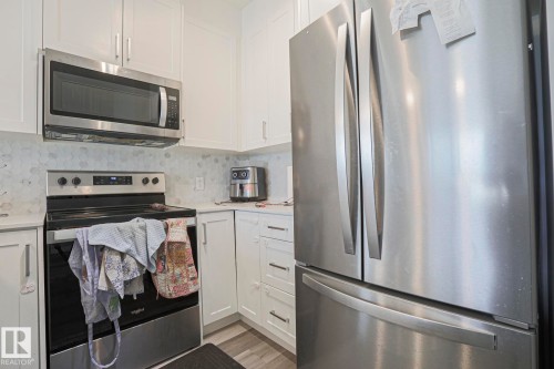 426 812 Welsh Drive, Edmonton, AB - Indoor Photo Showing Kitchen With Upgraded Kitchen