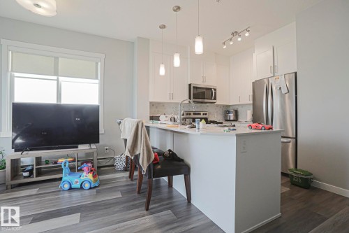 426 812 Welsh Drive, Edmonton, AB - Indoor Photo Showing Kitchen With Upgraded Kitchen