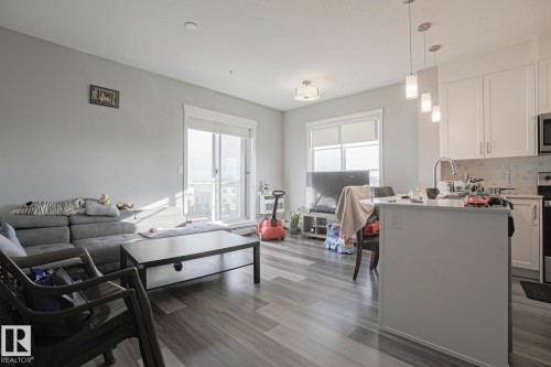 426 812 Welsh Drive, Edmonton, AB - Indoor Photo Showing Other Room