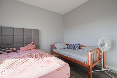 426 812 Welsh Drive, Edmonton, AB - Indoor Photo Showing Bedroom