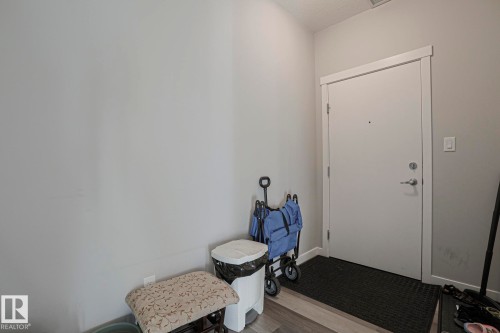 426 812 Welsh Drive, Edmonton, AB - Indoor Photo Showing Other Room