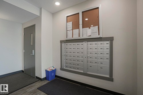 426 812 Welsh Drive, Edmonton, AB - Indoor Photo Showing Other Room