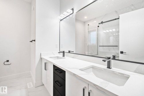 11032 128 Street, Edmonton, AB - Indoor Photo Showing Bathroom