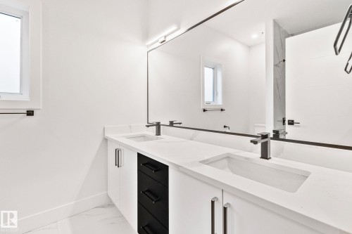 11032 128 Street, Edmonton, AB - Indoor Photo Showing Bathroom