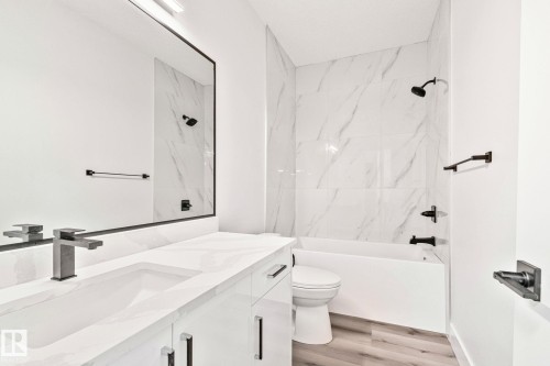 11032 128 Street, Edmonton, AB - Indoor Photo Showing Bathroom