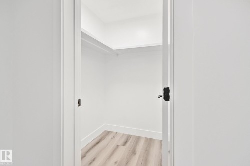 11032 128 Street, Edmonton, AB - Indoor