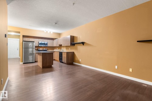 514 10518 113 Street, Edmonton, AB - Indoor Photo Showing Kitchen