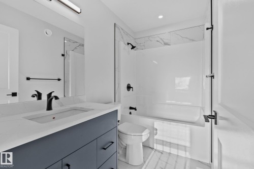 12715 114 Street, Edmonton, AB - Indoor Photo Showing Bathroom