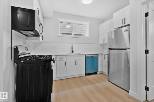 12715 114 Street, Edmonton, AB - Indoor Photo Showing Kitchen