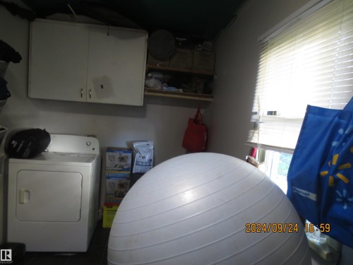 4619 4 Avenue, Edson, AB - Indoor Photo Showing Laundry Room