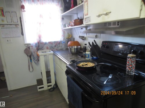 4619 4 Avenue, Edson, AB - Indoor Photo Showing Kitchen